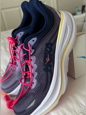 HOKA the Bondi 9 BRAND NEW Women’s S 7. The Ultra-cushioned game changer shoe!!